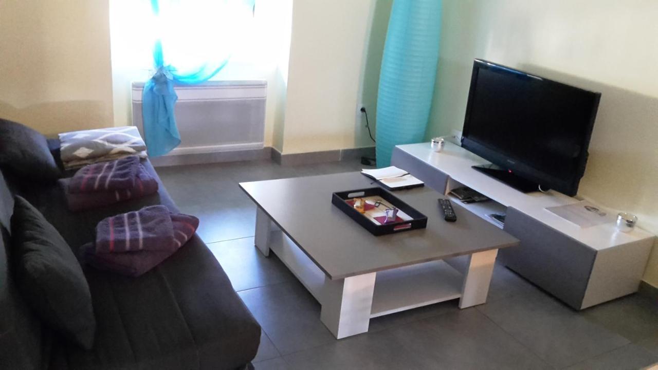 Chez Nous -Parking Gratuit Et Wifi A Vierzon Lägenhet Exteriör bild