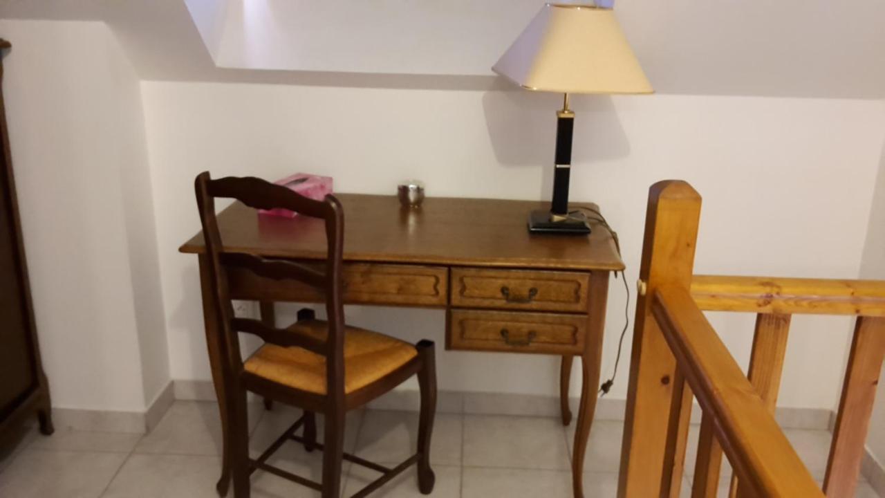 Chez Nous -Parking Gratuit Et Wifi A Vierzon Lägenhet Exteriör bild