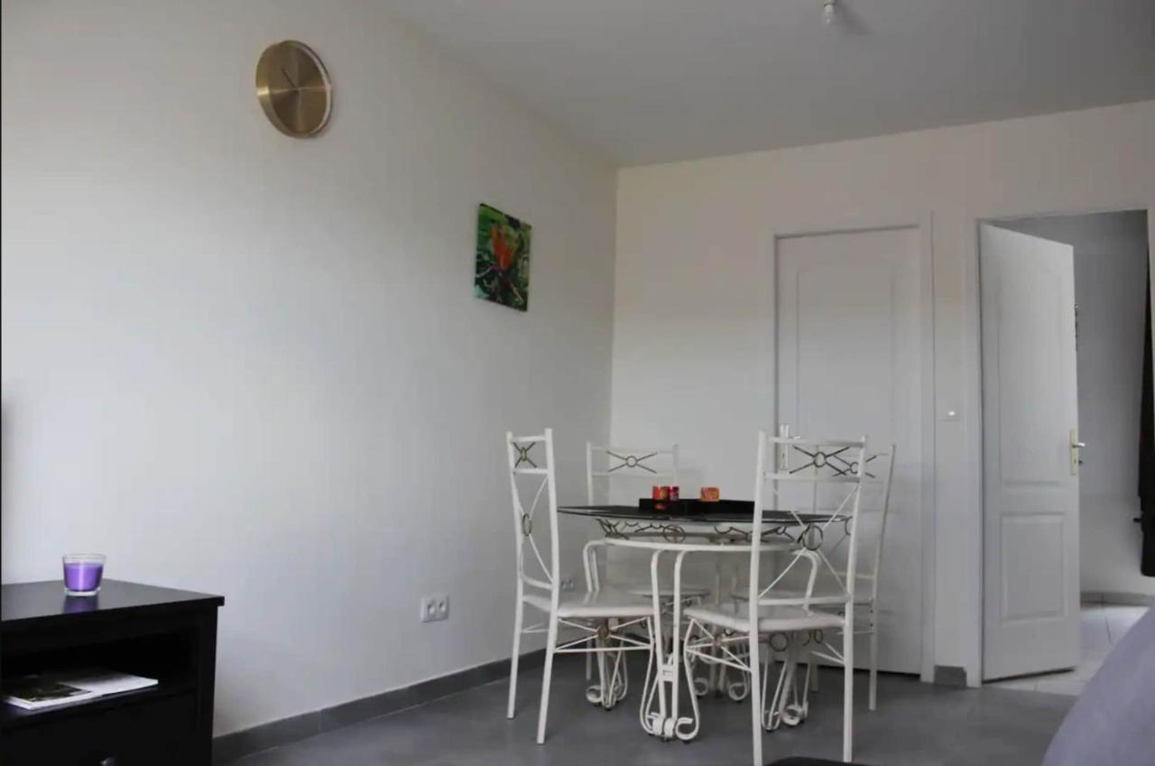 Chez Nous -Parking Gratuit Et Wifi A Vierzon Lägenhet Exteriör bild